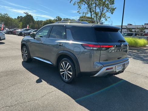 Certified 2022 Nissan Pathfinder Platinum w/ Cargo Package AWD/4WD image 2