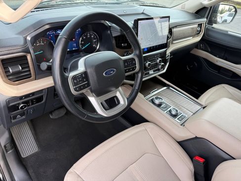 Used 2023 Ford Expedition Limited image 14