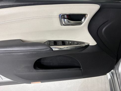 Used 2018 Toyota Avalon XLE w/ All Weather Liner Package FWD image 18