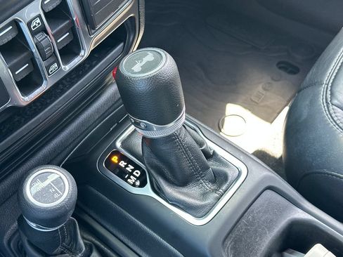 Used 2021 Jeep Wrangler Unlimited Sport AWD/4WD image 19