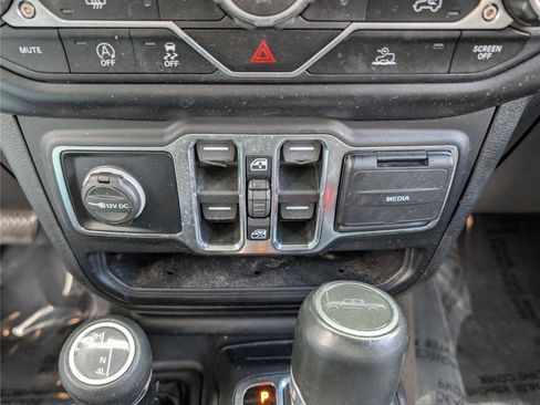 Used 2022 Jeep Gladiator Overland w/ Popular Equipment Package AWD/4WD image 24
