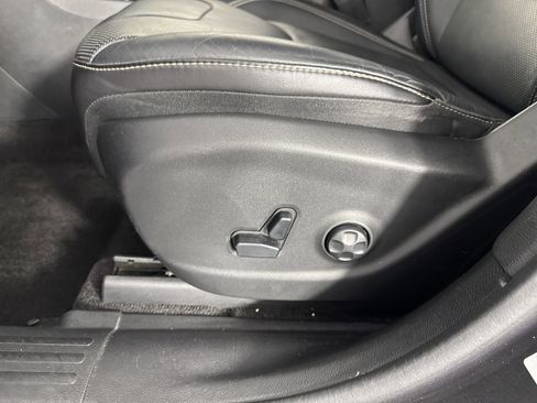 Used 2015 Jeep Cherokee Limited w/ Luxury Group image 16