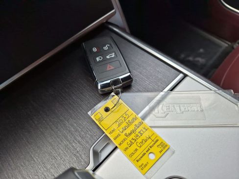 Used 2025 Land Rover Range Rover SE AWD/4WD image 36