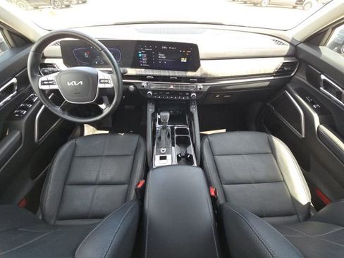 Used 2025 Kia Telluride EX w/ EX Captain's Chair Package FWD image 38