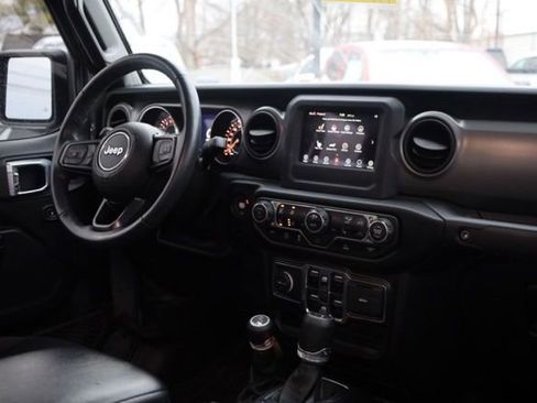 Used 2021 Jeep Gladiator Willys image 32