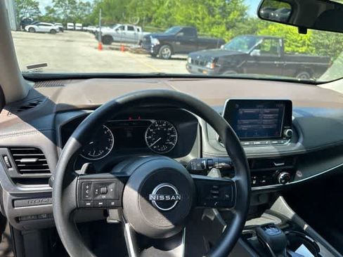 Used 2023 Nissan Rogue S FWD image 7