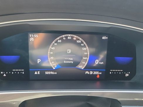 Used 2023 Volkswagen Tiguan SE R-Line image 22