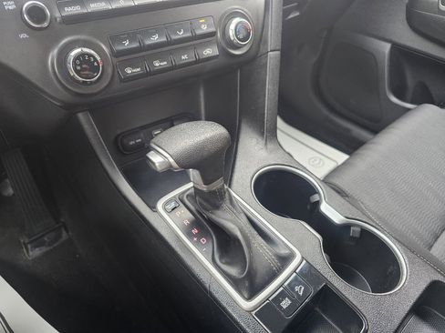 Used 2020 Kia Sportage LX image 18