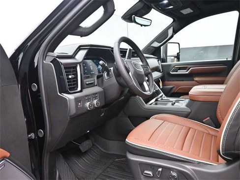 New 2026 GMC Sierra 2500 Denali Ultimate w/ LPO, Black Badging Package image 7