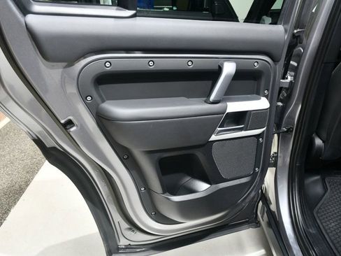 Used 2023 Land Rover Defender 110 X-Dynamic SE image 24