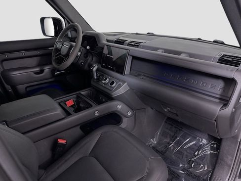 Used 2023 Land Rover Defender 110 V8 image 31