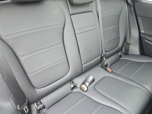 Used 2025 Mercedes-Benz GLC 300 4MATIC image 21