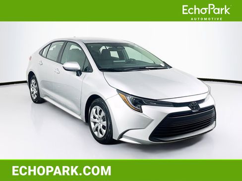 Used 2025 Toyota Corolla LE image 1