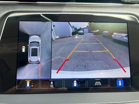 Used 2021 Cadillac XT4 Premium Luxury w/ Enhanced Visibility Package AWD/4WD image 23