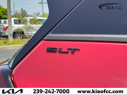 Used 2023 GMC Terrain SLT w/ Infotainment Package II FWD image 10
