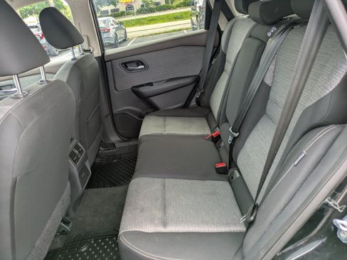 Used 2023 Nissan Rogue SV FWD image 11