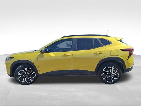 Used 2025 Chevrolet Trax RS w/ Sunroof Package FWD image 4