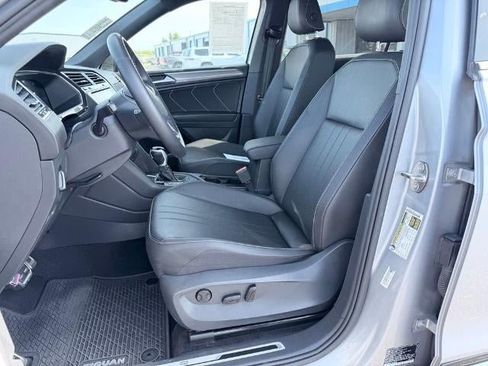 Used 2023 Volkswagen Tiguan SE R-Line FWD image 9