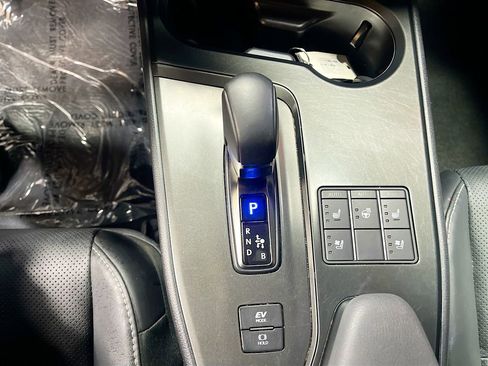 Used 2025 Lexus UX 300h 300h w/ Accessory Package (Z1) image 17