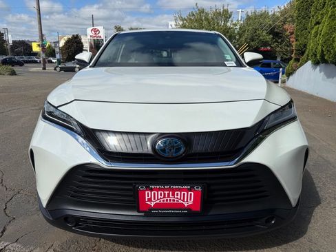 Used 2021 Toyota Venza LE AWD/4WD image 3