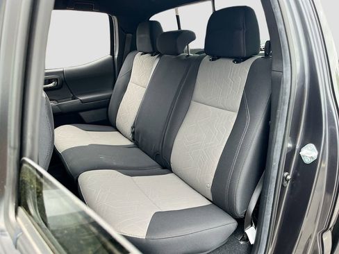 Used 2022 Toyota Tacoma TRD Off-Road image 21