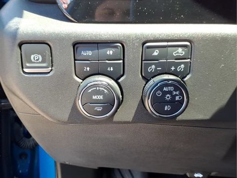 Used 2024 Chevrolet Silverado 1500 LT Trail Boss w/ LT Trail Boss Premium Package AWD/4WD image 17