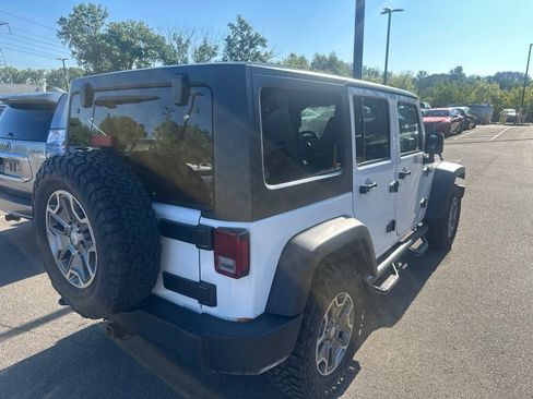 Used 2015 Jeep Wrangler Unlimited Rubicon w/ Connectivity Group AWD/4WD image 11