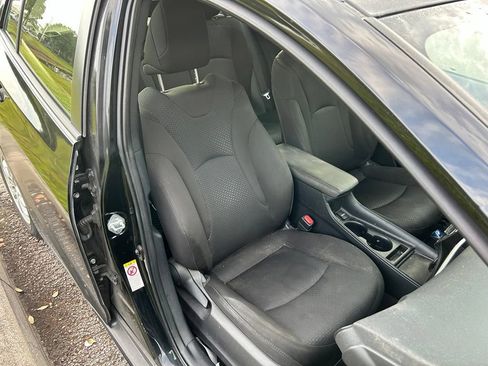Used 2021 Toyota Prius LE FWD image 14