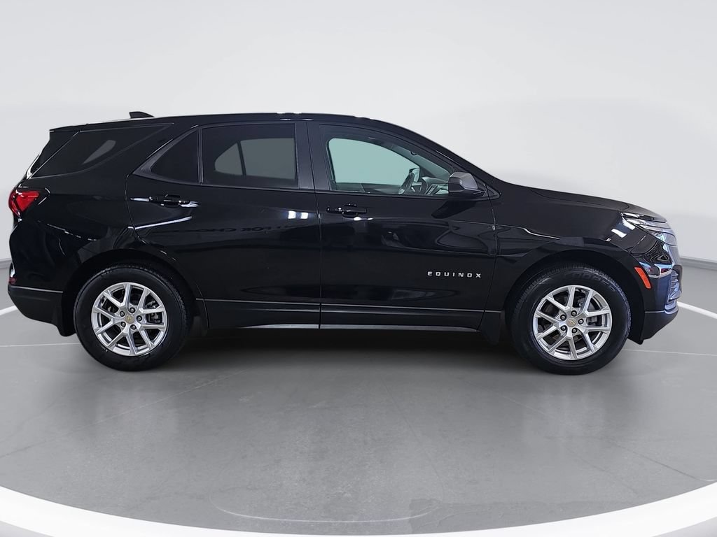 Certified 2024 Chevrolet Equinox LS w/ LS Convenience Package AWD/4WD image 2