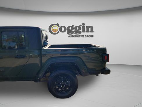 Used 2021 Jeep Gladiator Sport image 32