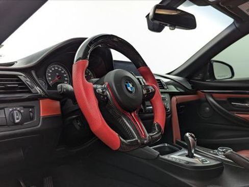 Used 2015 BMW M4 Convertible image 19