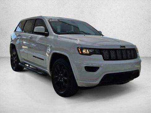 Used 2021 Jeep Grand Cherokee Laredo X AWD/4WD image 3