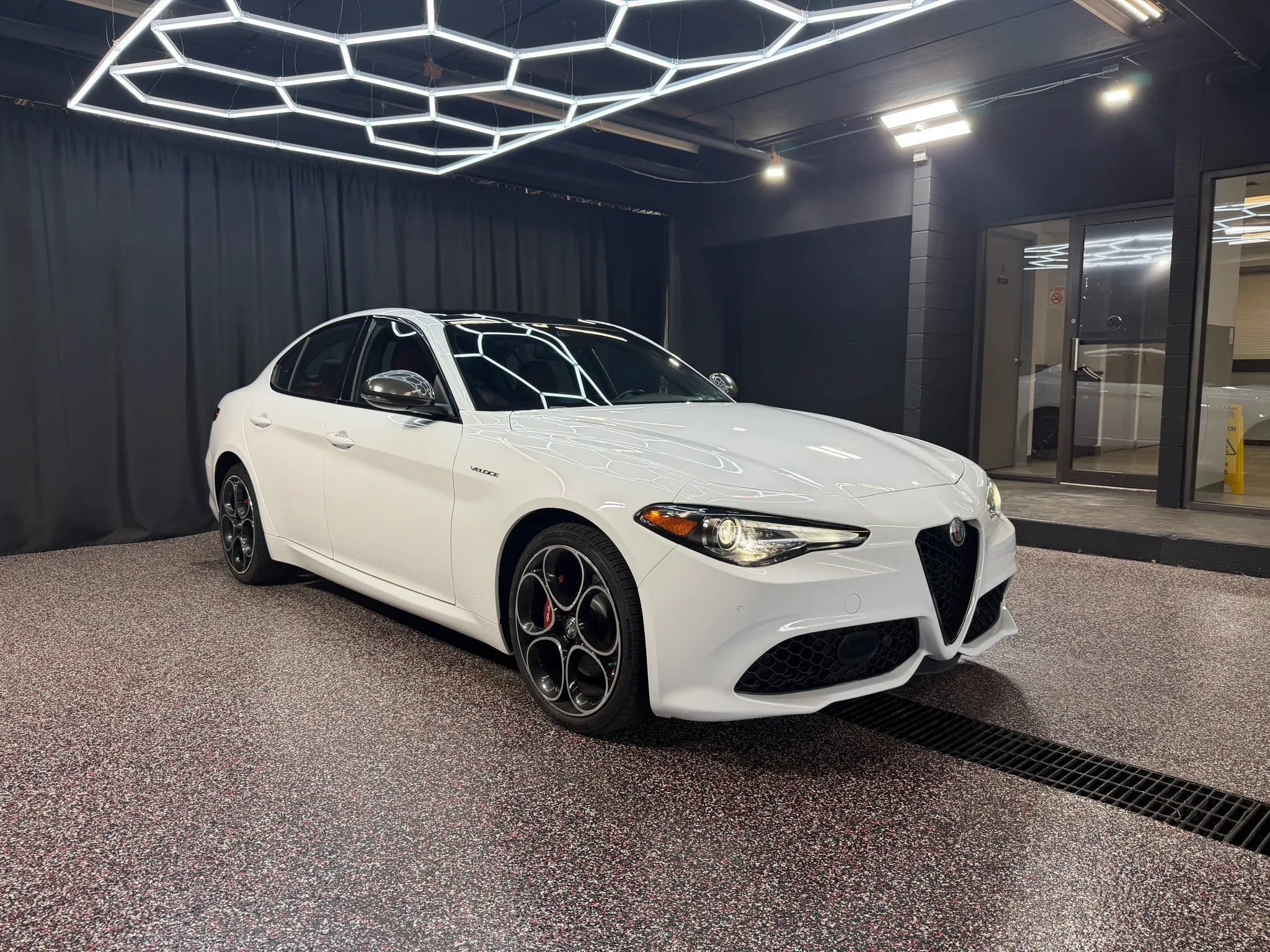 Used 2022 Alfa Romeo Giulia Veloce AWD/4WD image 8