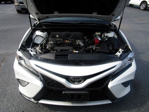Used 2018 Toyota Camry XSE image 32