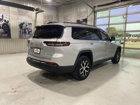 Used 2023 Jeep Grand Cherokee L Limited w/ Luxury Tech Group II AWD/4WD image 8