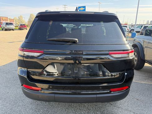 Used 2025 Jeep Grand Cherokee Altitude AWD/4WD image 3