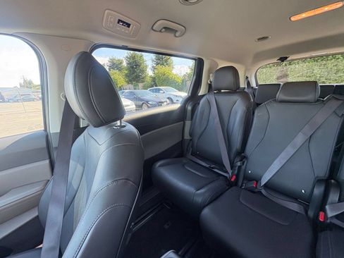Used 2026 Kia Carnival FWD image 42