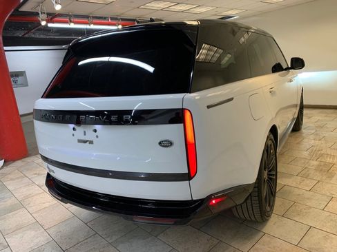 Used 2023 Land Rover Range Rover Long Wheelbase SE AWD/4WD image 6