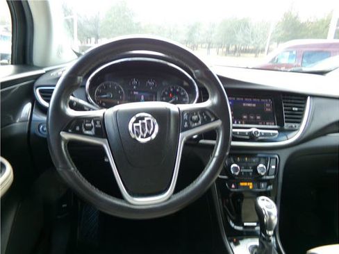 Used 2021 Buick Encore Preferred image 20