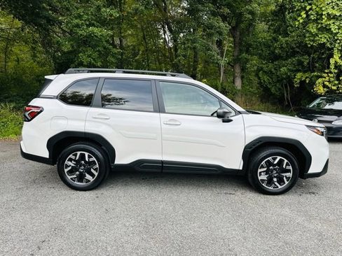 Used 2025 Subaru Forester Premium image 4