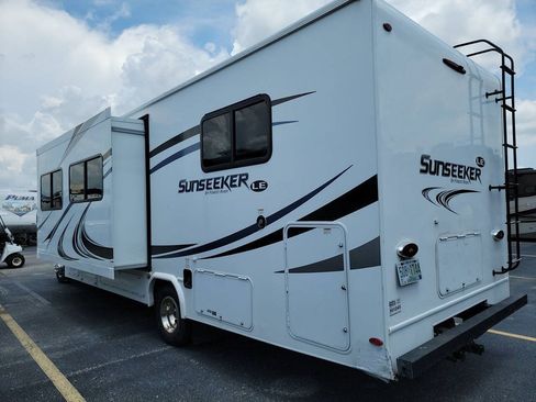 Used 2019 Ford E-450 and Econoline 450 Super Duty w/ Motorhome Prep Package RWD image 4