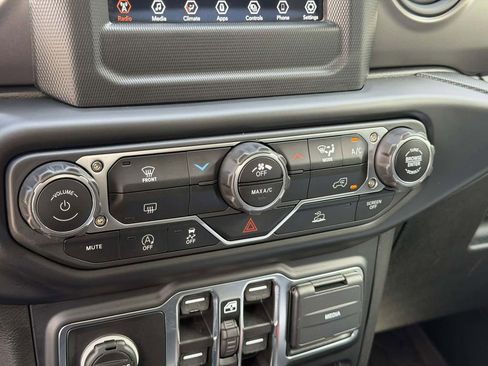 Used 2023 Jeep Gladiator Sport AWD/4WD image 21