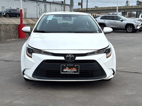 Used 2023 Toyota Corolla LE image 2