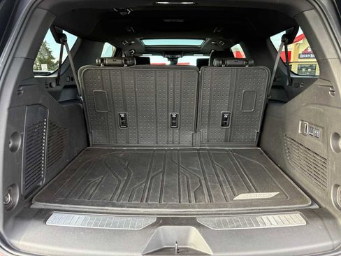 Used 2025 Chevrolet Suburban High Country AWD/4WD image 5