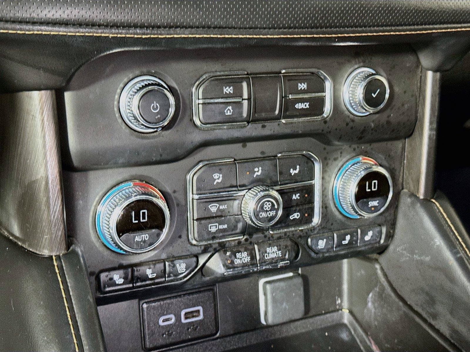 Used 2024 GMC Yukon XL AT4 w/ Technology Package AWD/4WD image 14