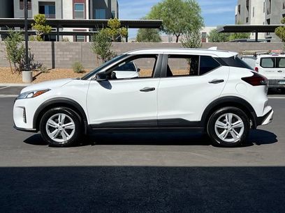 New 2025 Nissan Kicks Play S