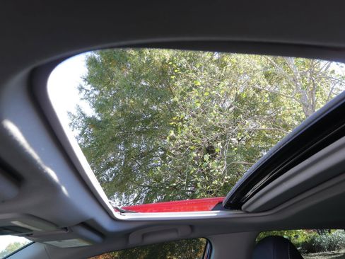 Used 2021 Toyota Camry SE image 19