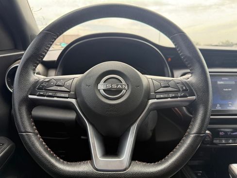 Used 2022 Nissan Kicks SR FWD image 17
