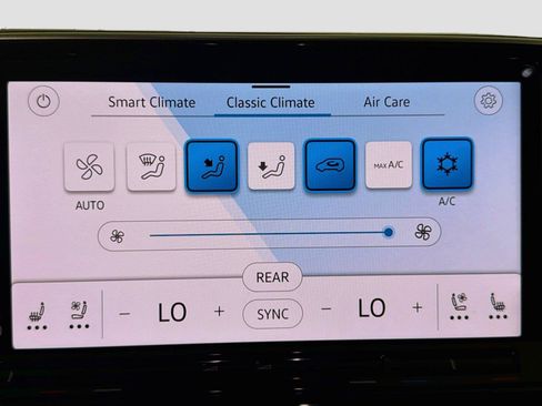 Used 2024 Volkswagen Atlas Peak Edition SE AWD/4WD image 14