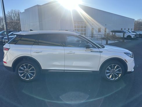 Used 2022 Lincoln Corsair AWD w/ Premium Package image 4